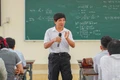 Nhà giáo Nhân dân Huỳnh Duy Thủy - Phó Chủ tịch kiêm Tổng Thư ký Hội Toán học Bình Định, trình bày chuyên đề tại buổi tập huấn. 