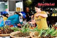 Tiểu thương lưu luyến chia tay chợ đêm Pleiku