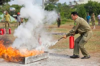 Huấn luyện nghiệp vụ phòng cháy và chữa cháy cho lực lượng dân phòng Pleiku