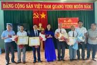 Ia Grai có 22 đảng viên được trao tặng huy hiệu Đảng