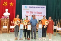 Ia Pa: 19 gia đình thi vẽ tranh “Mẹ và con gái”