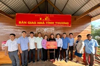 Bàn giao 2 căn nhà tình thương cho hộ nghèo tại thị xã Ayun Pa