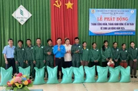 Cao su Chư Prông hỗ trợ hơn 340 triệu cho công nhân dân tộc thiểu số