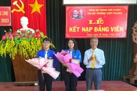 Chi bộ Trường THPT Pleiku kết nạp 2 đảng viên là học sinh