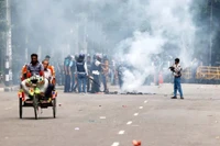 Chính phủ Bangladesh ban hành lệnh giới nghiêm toàn quốc vì bạo loạn nghiêm trọng