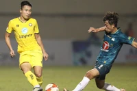 Thắng sốc chủ nhà Thanh Hóa, HLV Vũ Tiến Thành cùng HAGL thoát đáy bảng V-League