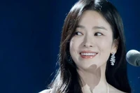 Bức ảnh có Song Hye Kyo gây bàn luận
