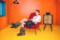 Những nam thần tượng Kpop dẫn đầu phong cách phi giới tính