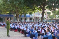 Cảnh báo hiện tượng 'tín dụng đen' bủa vây trường học