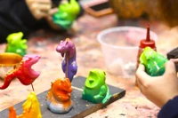 Gen Z say mê làm linh vật rồng rực rỡ với biểu cảm ngộ nghĩnh