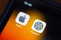 Apple bắt tay OpenAI, Microsoft lo 'sốt vó'