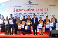 Trao trả hồ sơ cán bộ đi B: Đậm nghĩa tri ân