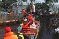 Người miền Trung lên đường ra giúp bà con ở tâm bão Yagi: Trả ân tình những mùa bão lũ trước