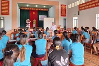 Hỗ trợ phụ nữ làng Rõh ứng dụng khoa học công nghệ sản xuất cà phê bền vững