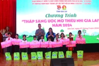 Chương trình “Thắp sáng ước mơ thiếu nhi Gia Lai” tại xã Ia Lang
