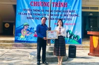 Tỉnh Đoàn Gia Lai tặng bằng khen cho cô giáo giàu lòng nhân ái ở huyện Kông Chro