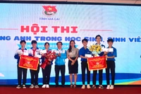 Đội thi huyện Đức Cơ và thị xã Ayun Pa đạt giải nhất Hội thi Olympic Tiếng Anh trong học sinh-sinh viên