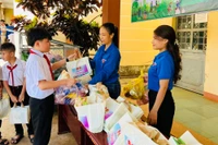 Chiến sĩ tình nguyện “Vì đàn em thân yêu”