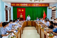 Đoàn giám sát của HĐND tỉnh làm việc với Thường trực HĐND và UBND thị xã Ayun Pa về thực hiện kế hoạch đầu tư công trung hạn và hàng năm giai đoạn 2021-2025. Ảnh Hà Duy
