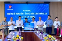 Petrolimex ủng hộ 2 xe cứu thương cho Trung tâm Y tế huyện Kông Chro