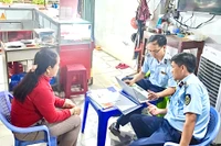 Bán hàng giả mạo nhãn hiệu, 1 doanh nghiệp vàng bị phạt 20 triệu đồng