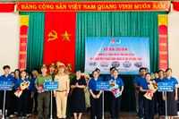 Ra mắt các đội hình tình nguyện hè. Ảnh: Vũ Chi