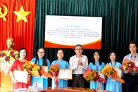 Tuyên dương giáo viên, học sinh tham dự cuộc thi khoa học kỹ thuật và ý tưởng khởi nghiệp cấp quốc gia