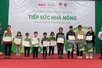 Gia Lai: Trao thưởng cho 41 học sinh, sinh viên là con em hội viên nông dân 