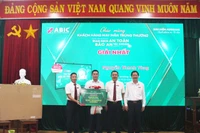 ABIC trao thưởng và chi trả bảo hiểm bảo an tài khoản cho khách hàng