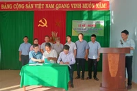 Hội Nông dân huyện, Phòng Giáo dục và Đào tạo huyện Đức Cơ kết nghĩa với làng Ngo Le