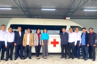 Bàn giao xe cứu thương cho Trung tâm Y tế thị xã An Khê 