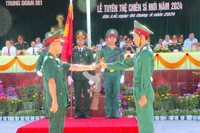 Trung đoàn Bộ binh 1 tổ chức lễ tuyên thệ chiến sĩ mới 