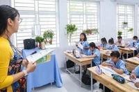 Từ 1.7 lương cơ sở tăng cao: Đừng để 'lương chưa tăng giá đã vội tăng'