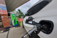 Giá xăng dầu hôm nay 13.6.2024: Xăng trong nước chiều nay thế nào?