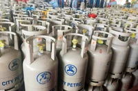 Giá gas tăng 'sốc', thêm 63.000 đồng/bình 12 kg 