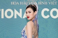 Hoa hậu Việt Nam Tiểu Vy, Đỗ Thị Hà gợi cảm trên thảm đỏ