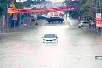 Mưa lớn khiến nhiều nơi ở Gia Lai, Kon Tum thành 'ao'