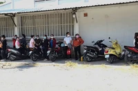 Bị nợ lương gần 1,3 tỉ đồng người lao động mới biết ông chủ là bảo vệ, người bán căn tin