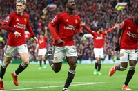 Man United níu chân Liverpool, Arsenal trở lại ngôi đầu