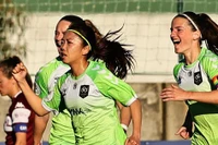 Hết hợp đồng, Huỳnh Như vẫn đấu play-off cùng Lank FC