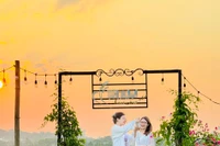 Quán cà phê giữa cánh đồng lúa chín vàng ở ngoại ô Hà Nội thu hút giới trẻ