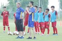 HLV Troussier có thể sắp sang Việt Nam, V-League đợi nhân tố mới