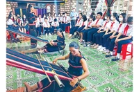 Bồi đắp tình yêu văn hóa truyền thống cho học sinh