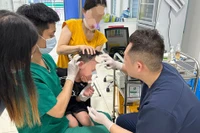 Bé trai 8 tuổi lên cơn dại sau 1 tháng bị chó cắn vào má