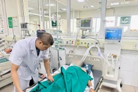 Bị mèo cắn vào tay, nam bệnh nhân hôn mê phải thở máy do mắc dại