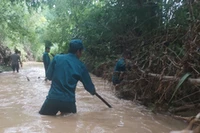 Kon Tum: Đi bắt ếch trong đêm, 2 cha con bị nước cuốn tử vong 