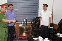 Bắt 1 Phó chánh văn phòng và 1 Trưởng phòng Tư pháp