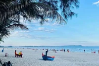 Giám đốc sở cùng phó phòng CSGT hỗ trợ cứu 3 mẹ con bị đuối nước