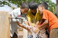 Phó Thủ tướng Lê Minh Khái ký quyết định quy định chính sách tín dụng cấp nước sạch và vệ sinh môi trường nông thôn