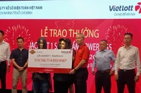 Hai người đến từ TP HCM cùng nhận giải Jackpot 1 trị giá 314 tỉ đồng của Vietlott